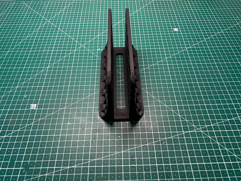 Giá đỡ laptop ThinkPad P16v Gen 2 thiết kế dạng tổ ong gọn nhẹ - Image 3