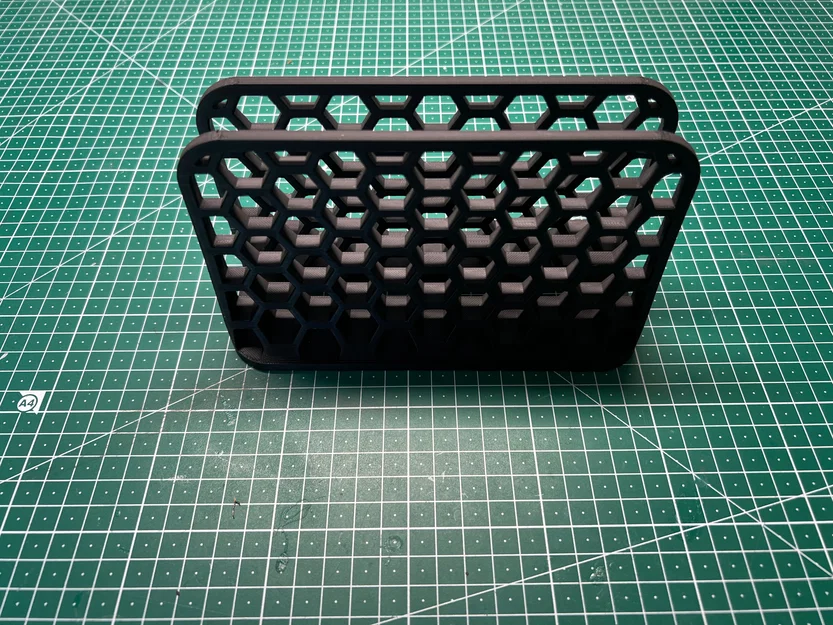 Giá đỡ laptop ThinkPad P16v Gen 2 thiết kế dạng tổ ong gọn nhẹ - Image 5