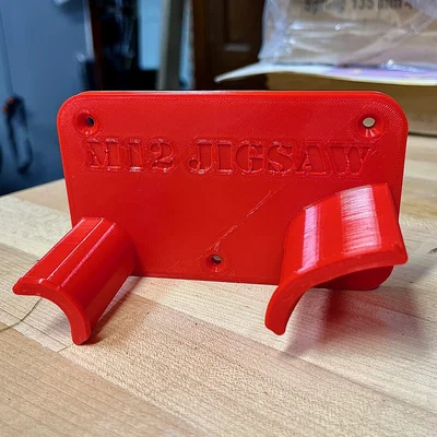 Giá treo máy cưa lọng Milwaukee M12
