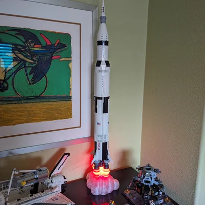 Đế trưng bày hiệu ứng lửa cho mô hình tên lửa Lego Saturn V