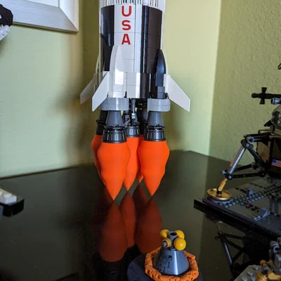 Đế trưng bày hiệu ứng lửa cho mô hình tên lửa Lego Saturn V