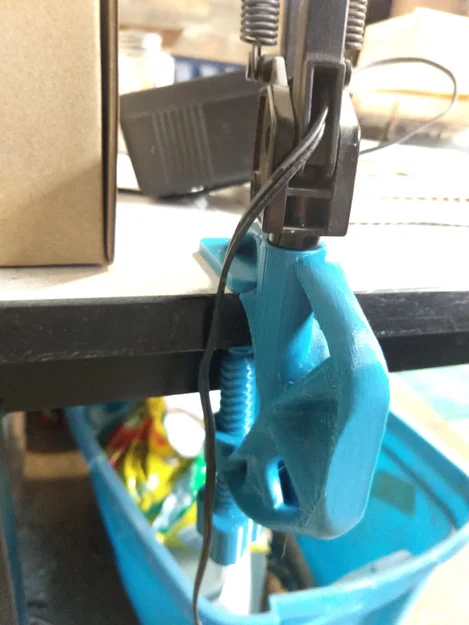 Kẹp giữ đèn bàn kiểu G-Clamp - Image 1