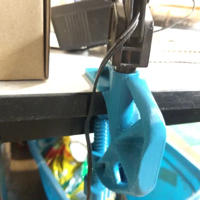 Kẹp giữ đèn bàn kiểu G-Clamp