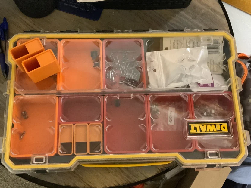 Khay Dewalt Gridfinity cho thùng đựng linh kiện Pro Small Parts Organizer - 25 x 55 - Image 4