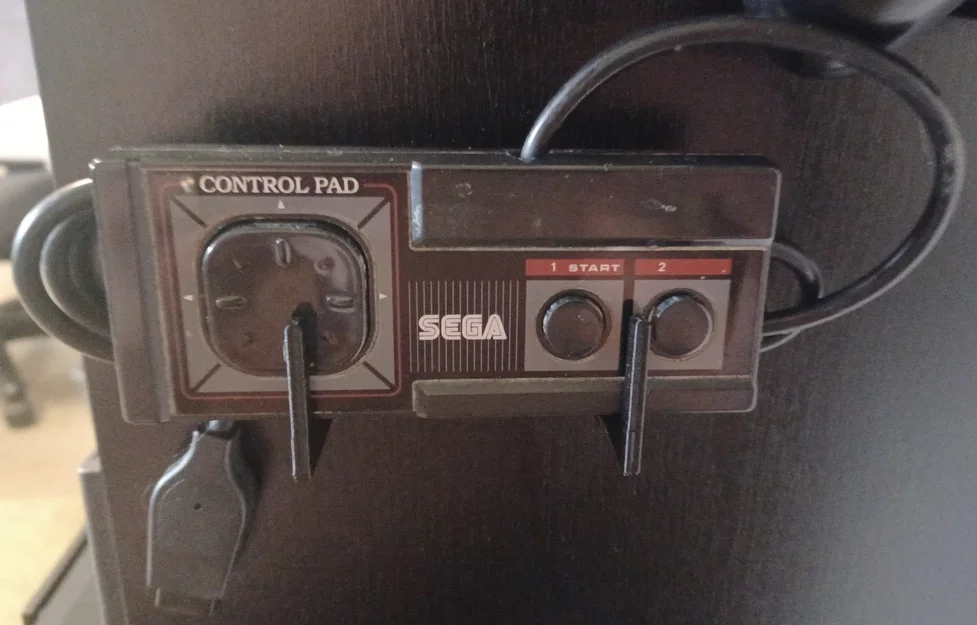 Giá treo tường cho tay cầm Master System - Image 1