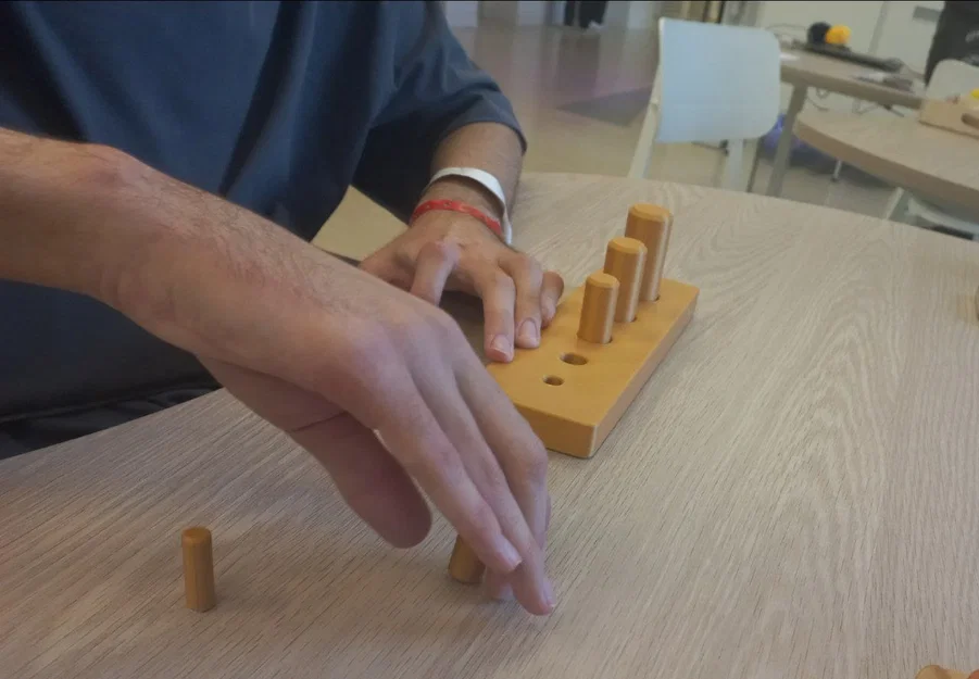 Bộ đồ chơi cắm chốt trị liệu vận động (Platform with pegs) - Image 1