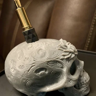 Ống cắm bút hình đầu lâu pha lê (Crystal Skull)