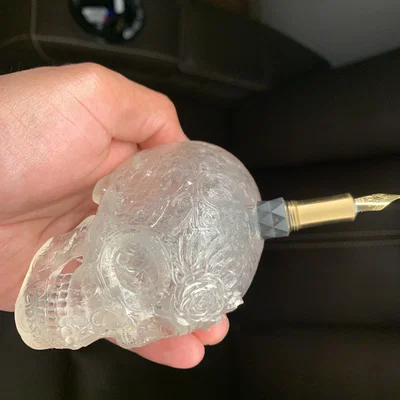 Ống cắm bút hình đầu lâu pha lê (Crystal Skull)