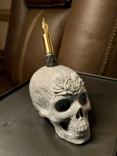 Ống cắm bút hình đầu lâu pha lê (Crystal Skull) - Image 4