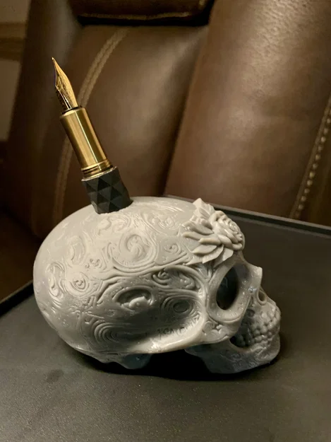 Ống cắm bút hình đầu lâu pha lê (Crystal Skull) - Image 6