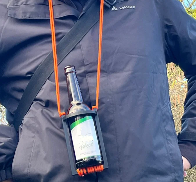 Phụ kiện đeo cổ giữ chai bia (Beerholder) in 3D tiện lợi - Image 1