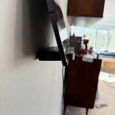 Giá treo máy tính bảng gắn tường cho smarthome tiện lợi