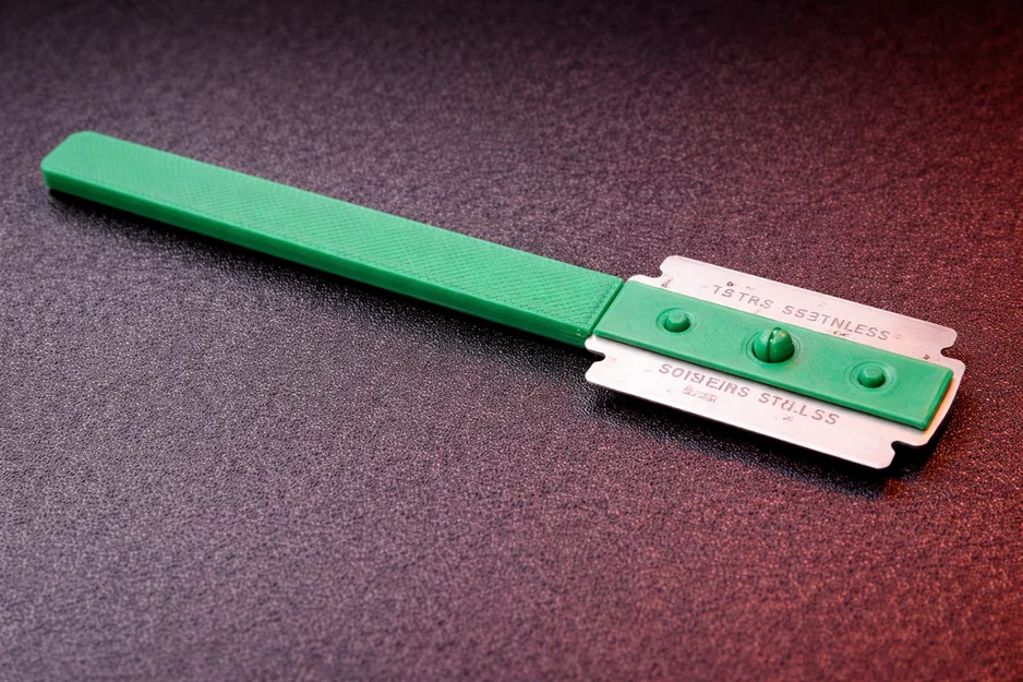 Dụng cụ giữ lưỡi dao cạo đa năng (Razor Blade Holder) - Image 1