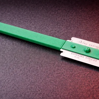Dụng cụ giữ lưỡi dao cạo đa năng (Razor Blade Holder)