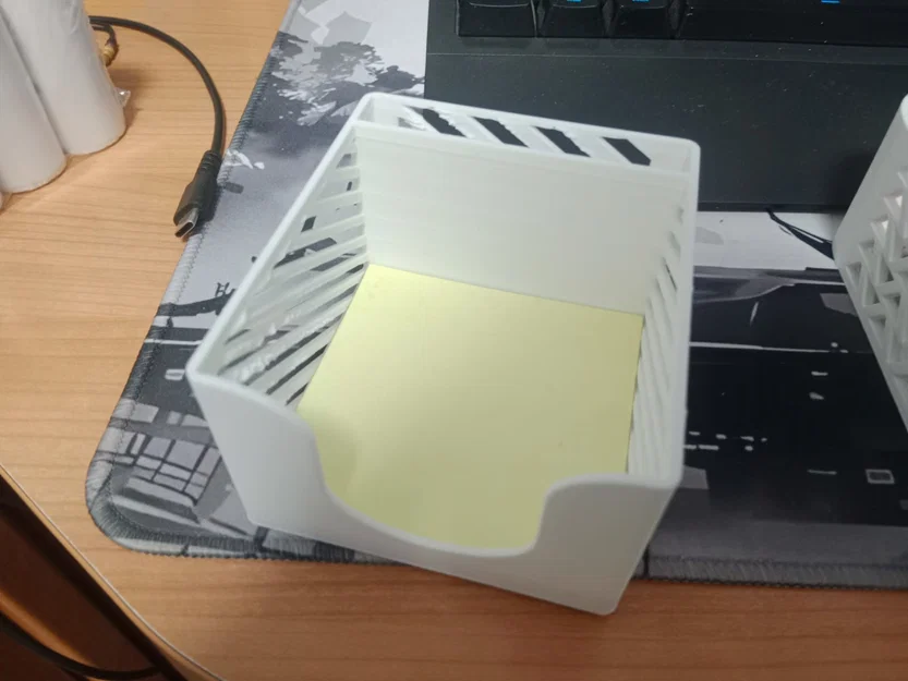 Khay đựng giấy ghi chú Post-it 7.5x7.5cm in 3D gọn gàng - Image 1