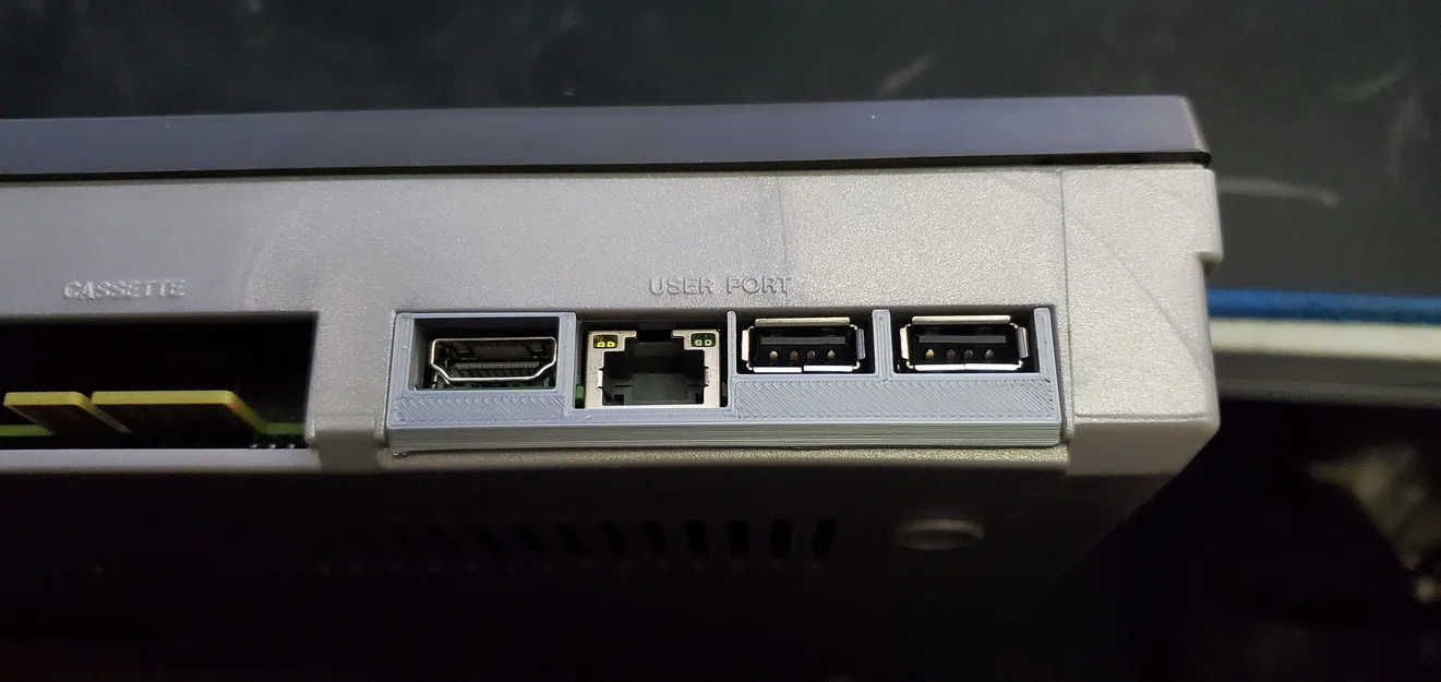 Miếng ốp cổng User Port cho Ultimate64 và Commodore 64 - Image 1