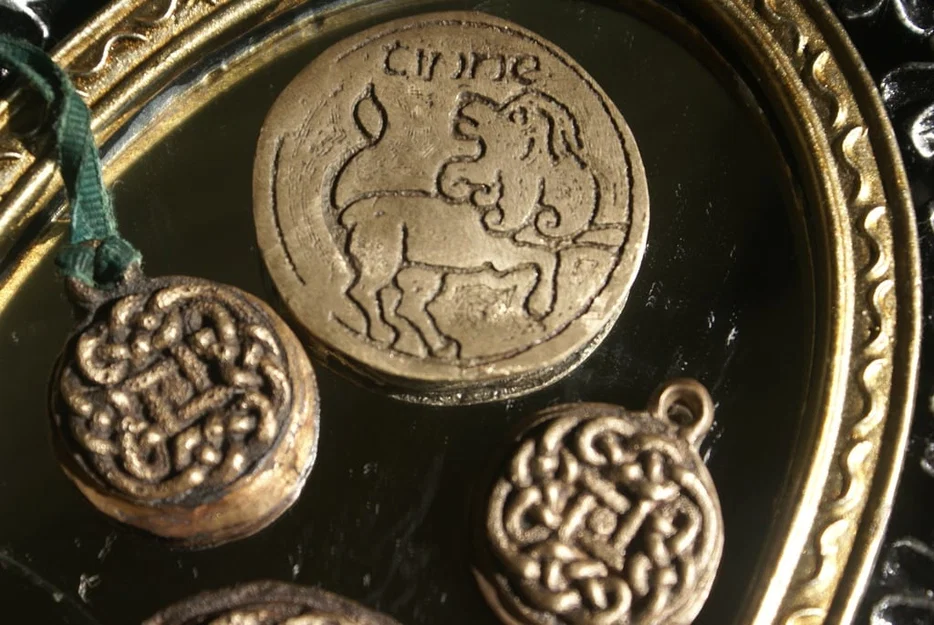 Tinne - Mặt dây chuyền nút thắt Celtic - Image 2