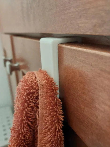 Giá treo khăn gắn cửa tủ - Image 1