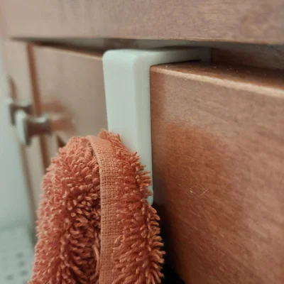 Giá treo khăn gắn cửa tủ