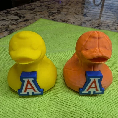 Mô hình chú vịt bóng rổ UofA Madness Duck độc lạ