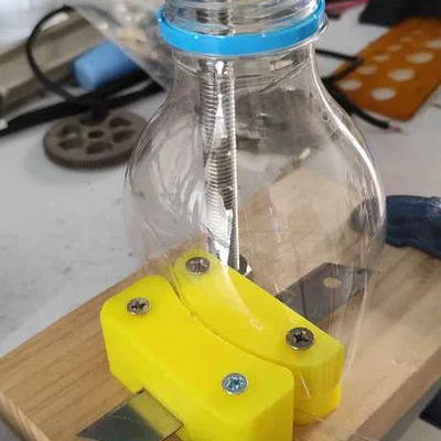 Dụng cụ cắt chai nhựa PET thành sợi (PET Bottle Cutter)