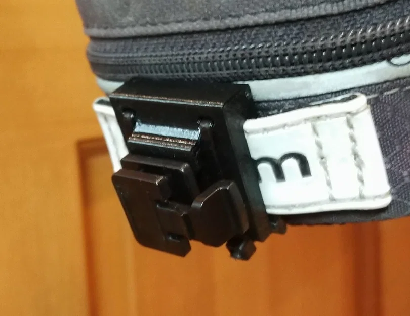 Ngàm gắn đèn hậu Bontrager Flare lên túi yên xe đạp - Image 2