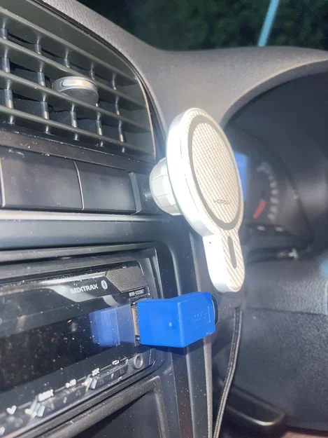 Giá đỡ điện thoại khớp cầu cho VW Polo MK5 (Vivo) - Image 1