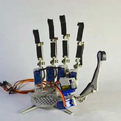 N.Z.T. Genesis, Legado 17 - Bàn tay Robot in 3D