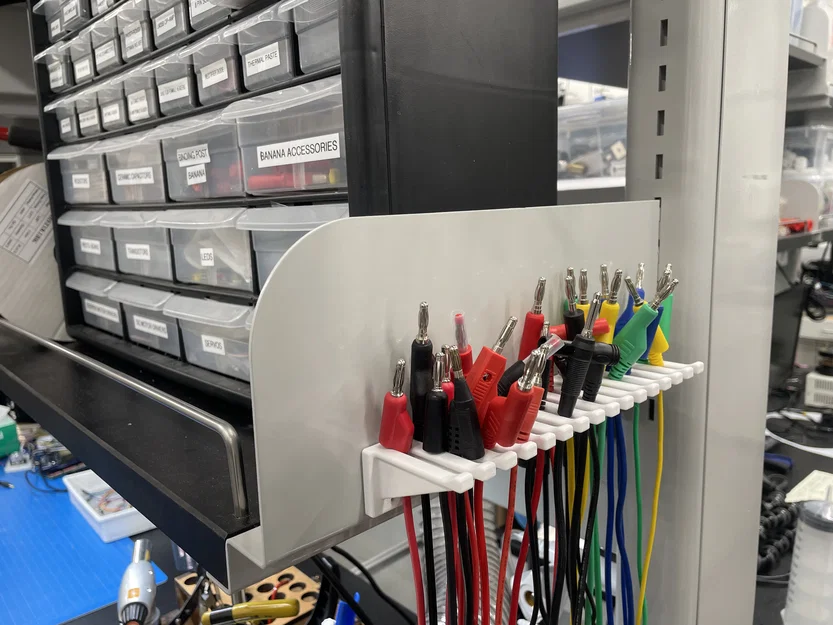 Giá Treo Dây Cáp Gắn Tường Lab Cable Organizer - Image 1