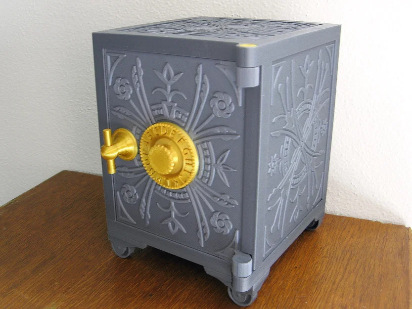 Két Sắt Đồ Chơi Mini Với Họa Tiết Trang Trí Tinh Xảo - Image 1