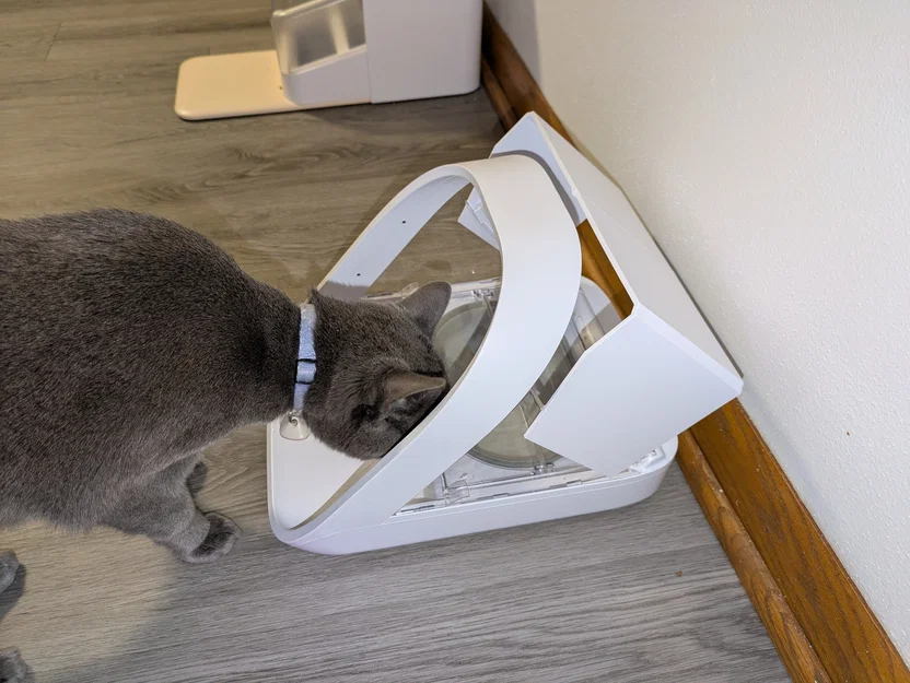 Nắp che mặt sau SureFeed Microchip Pet Feeder - Bản cải tiến - Image 1