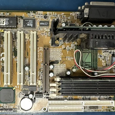 Khung gắn bo mạch chủ Pentium II