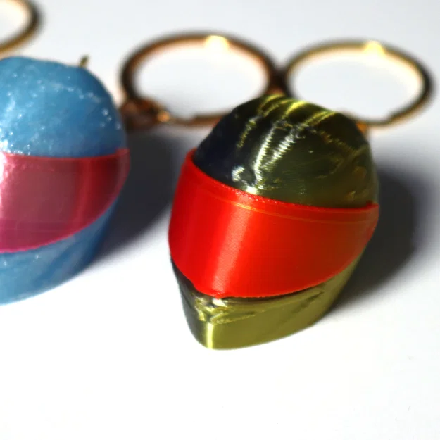 Móc khóa Mũ bảo hiểm mô tô với kính chắn gió đóng mở được - Image 4