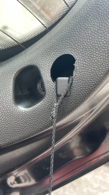 Miếng nhựa sửa móc treo tấm chắn cốp sau cho xe Ford Fiesta - Image 1