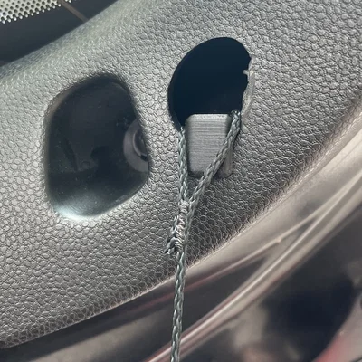 Miếng nhựa sửa móc treo tấm chắn cốp sau cho xe Ford Fiesta