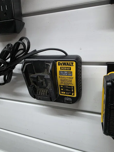 Giá đỡ sạc Dewalt DCB107 cho tường Proslat - Image 1