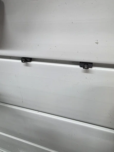 Giá đỡ sạc Dewalt DCB107 cho tường Proslat - Image 2