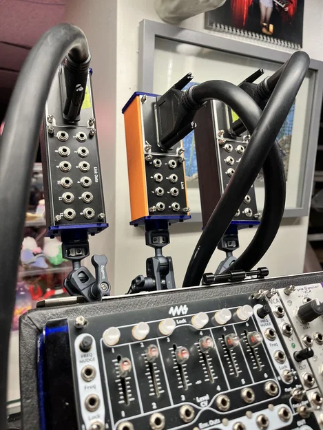 Bộ khung Eurorack 1u 1/4" p20 (Pulp Logic & Intellijel) và Case đi kèm - Image 1