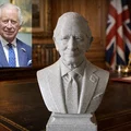 Tượng bán thân Charles III Philip Arthur George - Thumbnail 1