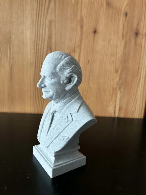 Tượng bán thân Charles III Philip Arthur George - Image 3