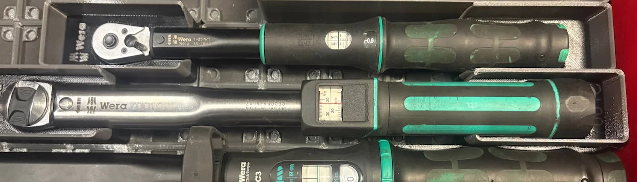 Khay 3D Gridfinity cho cờ lê lực Wera 7001C gọn gàng, chắc chắn - Image 1