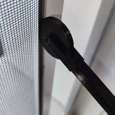 Dụng cụ con lăn lắp gioăng lưới chống muỗi in 3D tiện lợi