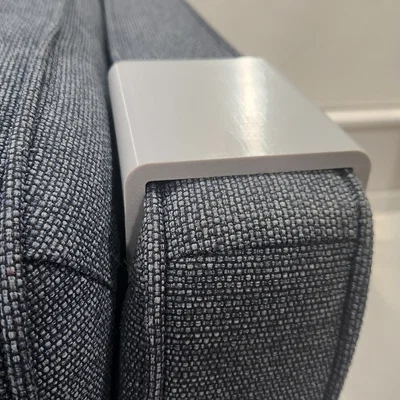 Bàn đặt cạnh ghế sofa