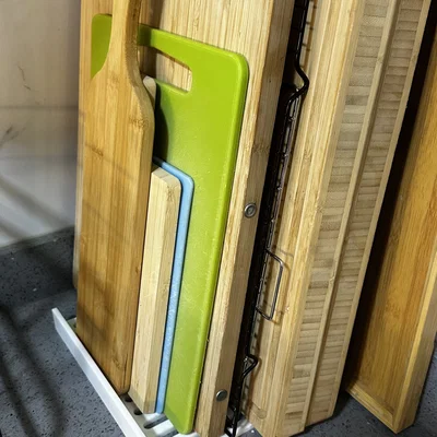 Giá đỡ thớt tiện lợi