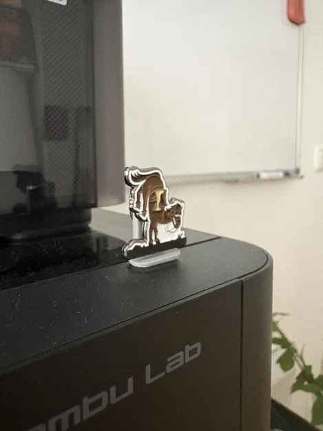 Giá đỡ huy hiệu cá tính cho máy in 3D Bambu Lab P1S - Image 1