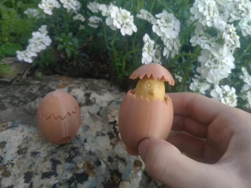 Mô hình quả trứng nở ra gà con cử động được (Articulated Egg with a Chick) - Image 1