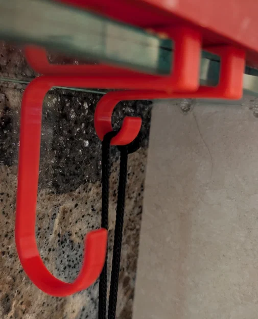 Móc treo nhẹ gắn kệ kính - Image 1