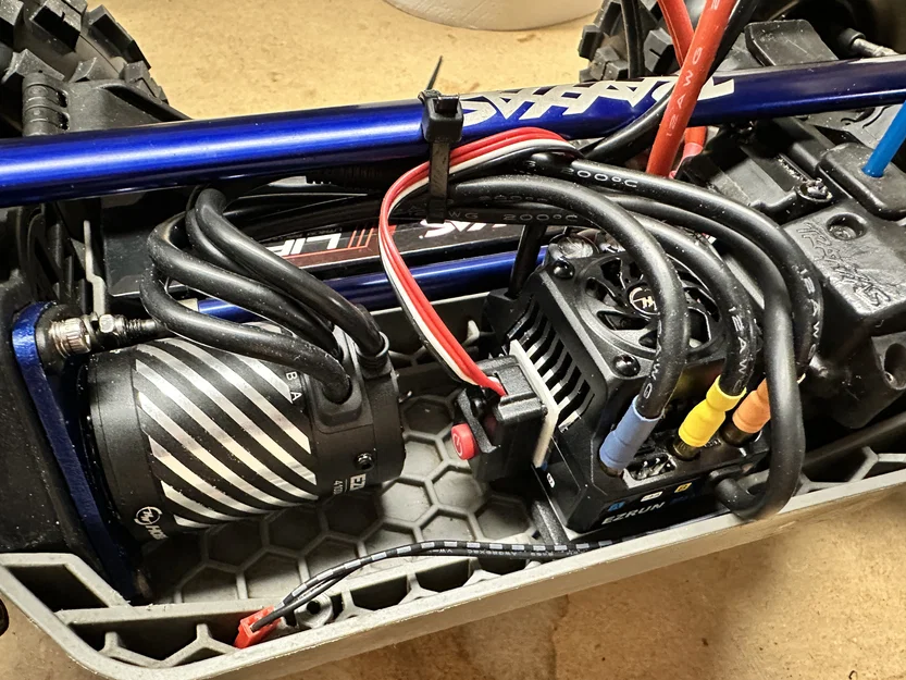 Đế gắn ESC Hobbywing MAX10 cho Traxxas Rustler 4x4 in 3D - Image 1