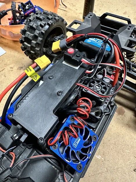 Hộp đựng linh kiện điện tử và đế gắn ESC cho Traxxas Mini MaXX - Image 1