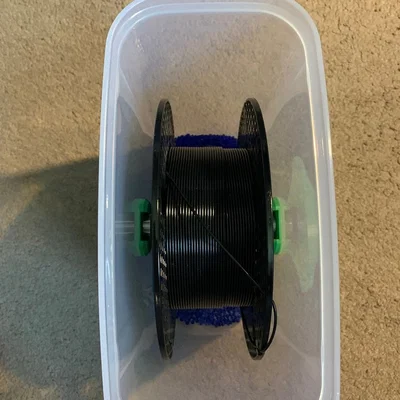 Giá Đỡ Cuộn Nhựa Cho Hộp Chống Ẩm Rubbermaid 21 Cup